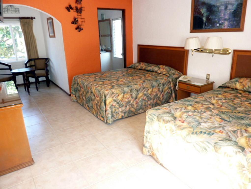 קוארנבאקאבה Hotel Bajo El Volcan מראה חיצוני תמונה