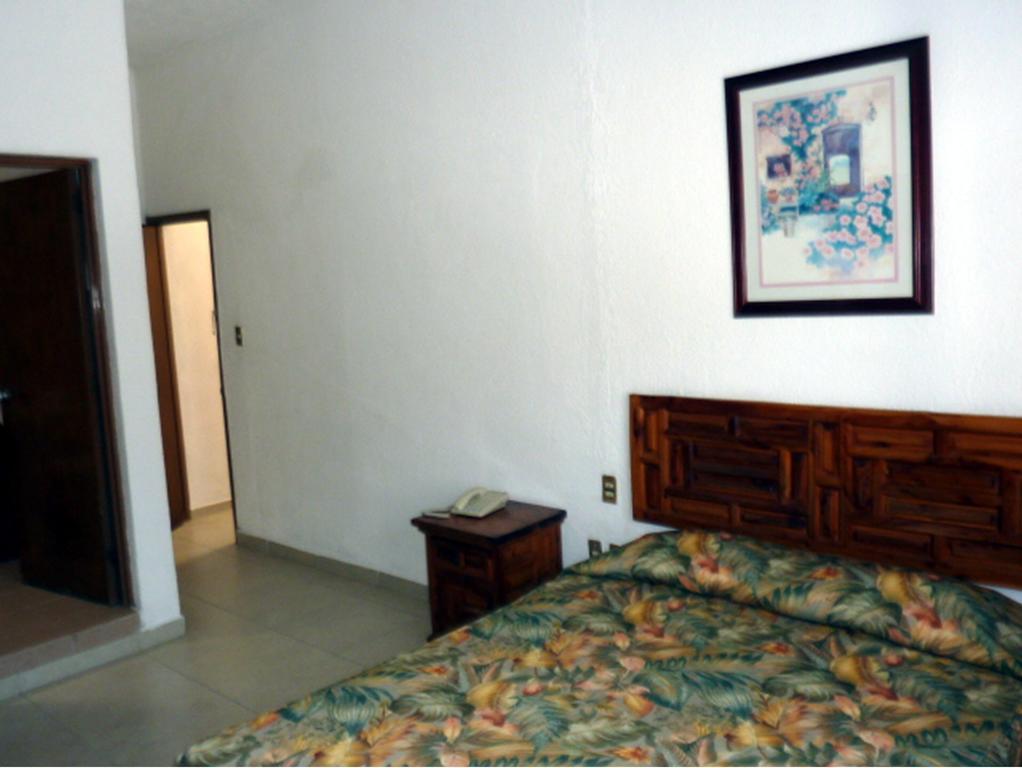 קוארנבאקאבה Hotel Bajo El Volcan מראה חיצוני תמונה