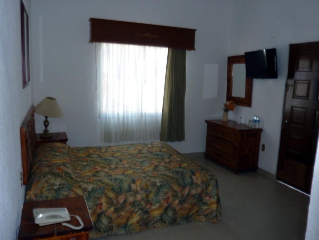 קוארנבאקאבה Hotel Bajo El Volcan מראה חיצוני תמונה