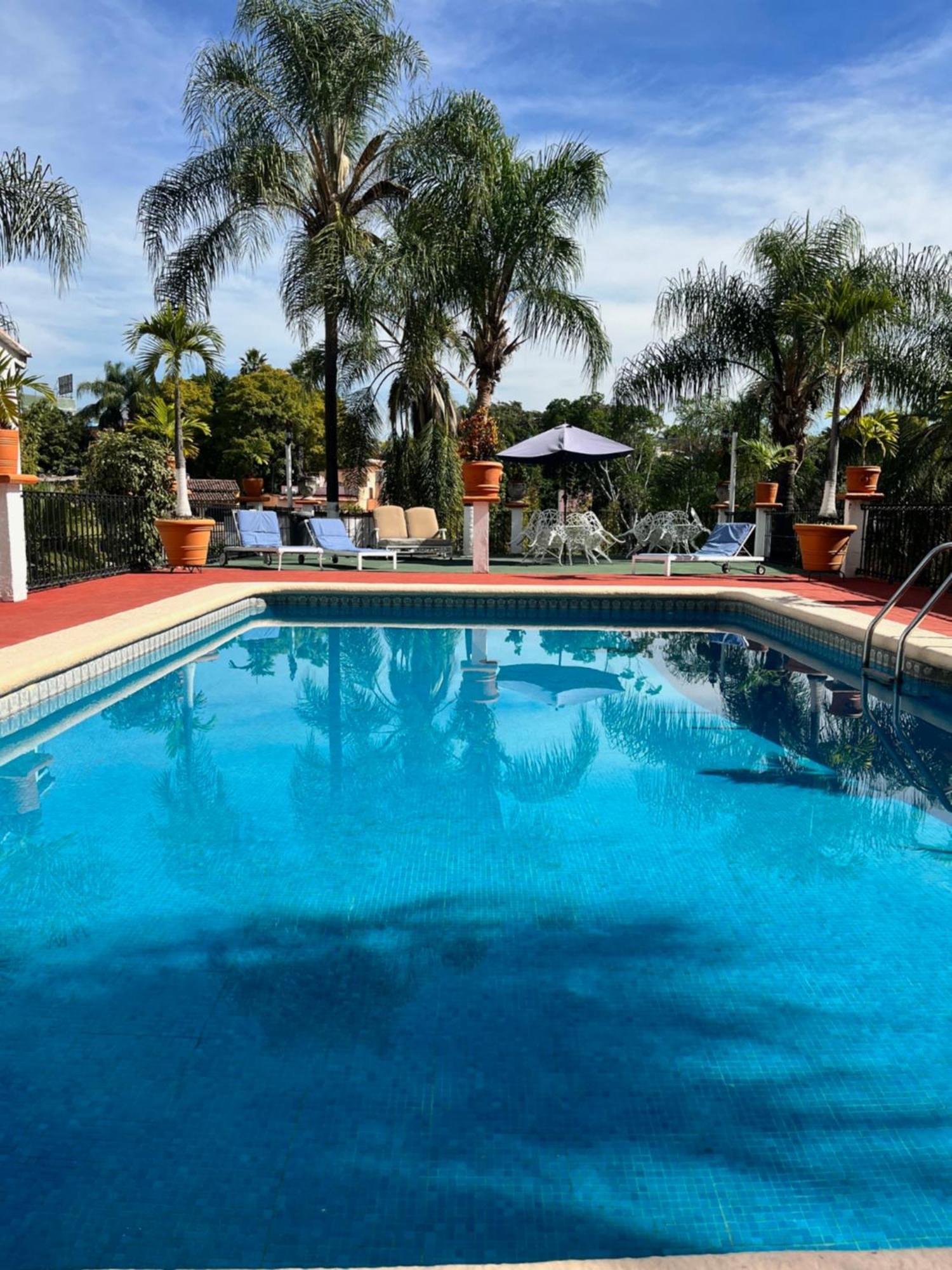 קוארנבאקאבה Hotel Bajo El Volcan מראה חיצוני תמונה