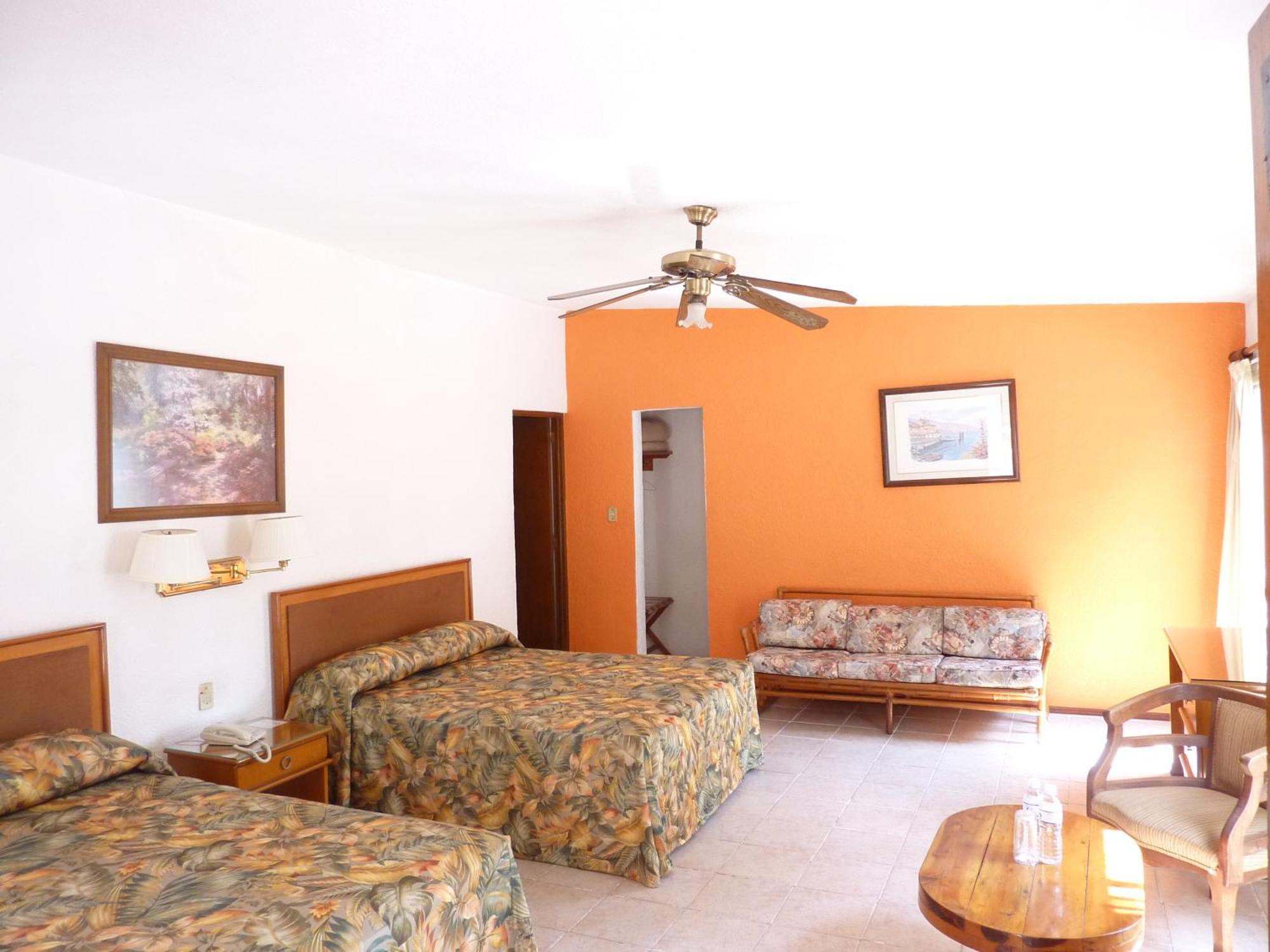 קוארנבאקאבה Hotel Bajo El Volcan מראה חיצוני תמונה